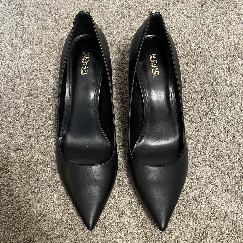 Michael Kors Classic Black Heels - Picture 1 of 6